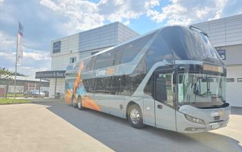 Livno-Bus autobus parkiran ispred servisnog centra.