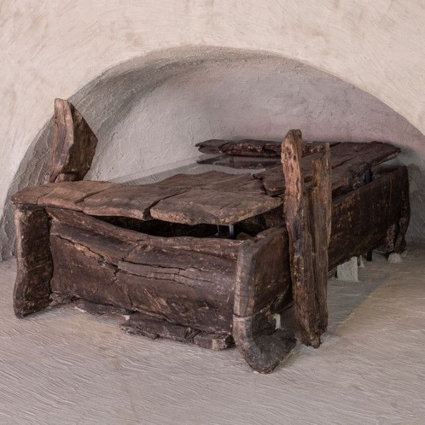 1652445988-09prehistoric-wooden-chest-pages.jpg