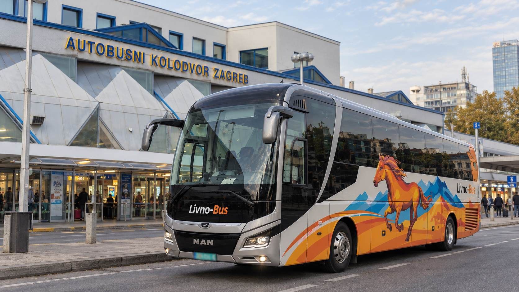 Livno Bus autobus parkiran ispred Autobusnog kolodvora Zagreb prije polaska za Mostar.