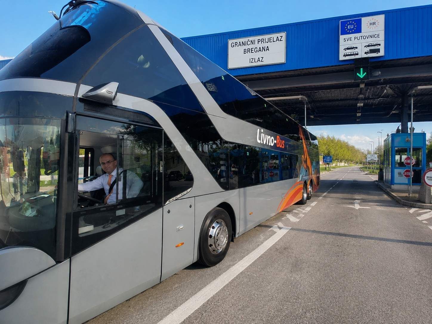 Livno-Bus autobus prolazi kroz granični prijelaz Bregana.