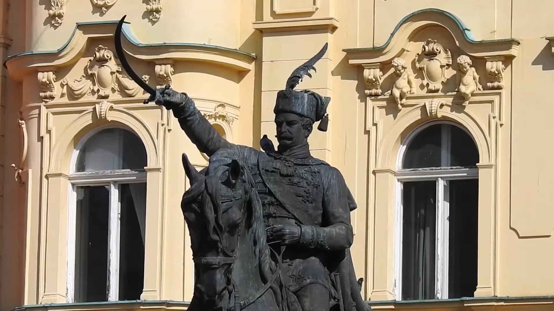 Konjanički spomenik banu Josipu Jelačiću na glavnom zagrebačkom trgu.