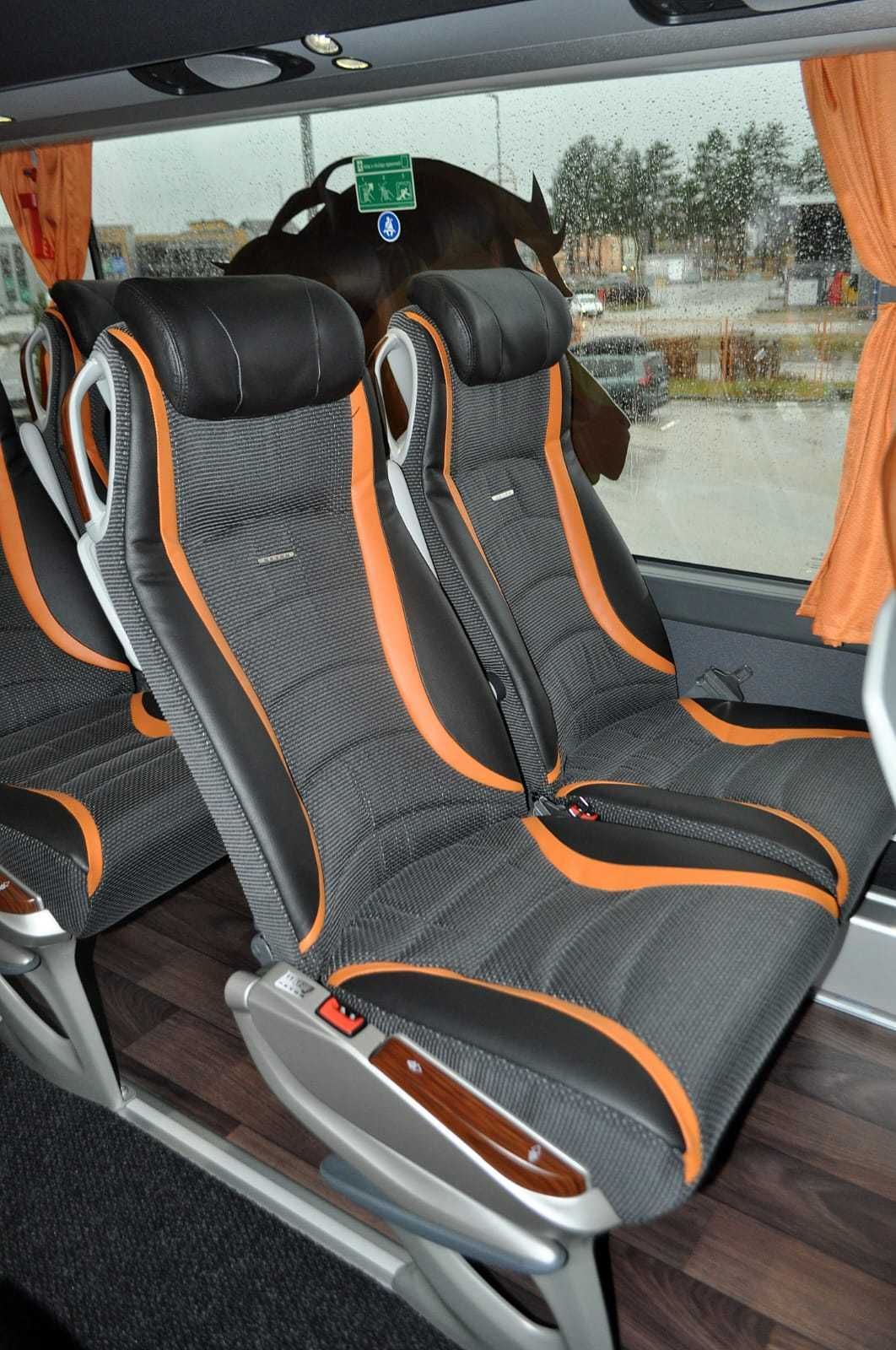 Udobna sjedala s naslonima za glavu u Livno-Bus autobusu.